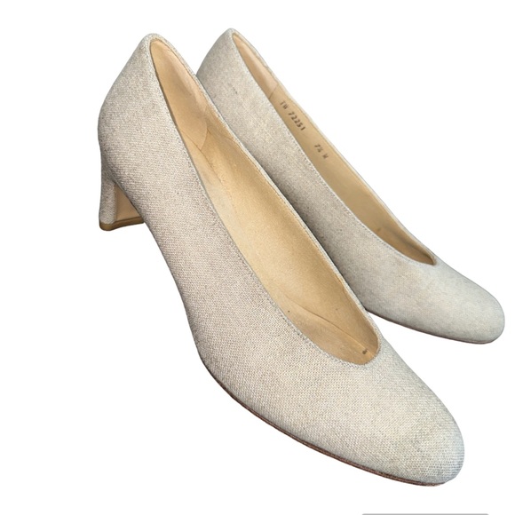 Stuart Weitzman Women’s Chic Classic Linen Round Toe Pumps in Oatmeal Size 7.5 - Picture 1 of 11